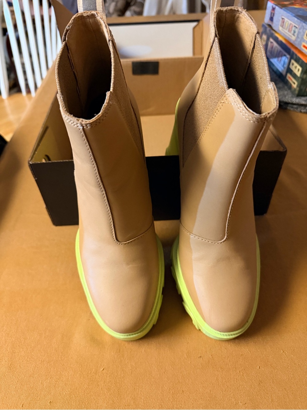 Sorel Women’s Beige Chelsea Boots with Lime Sole